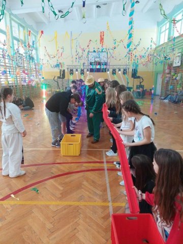 b_1024_768_0_00_images_2023_2024_WYDARZENIA_Choinka_419923322_840370674557549_4107378257775022831_n